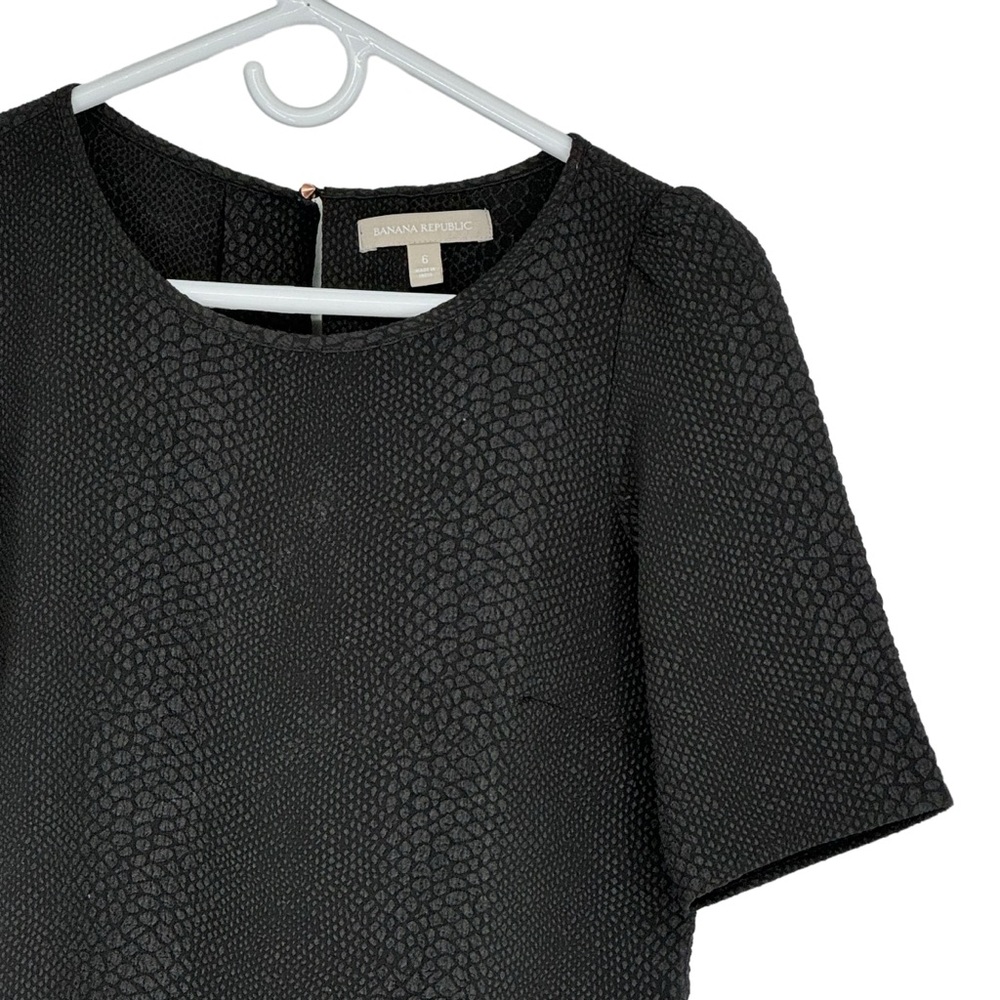 *Women’s Banana Republic Size 6 Black Textured Polyester/Elastane SS Top - Picture 4 of 8
